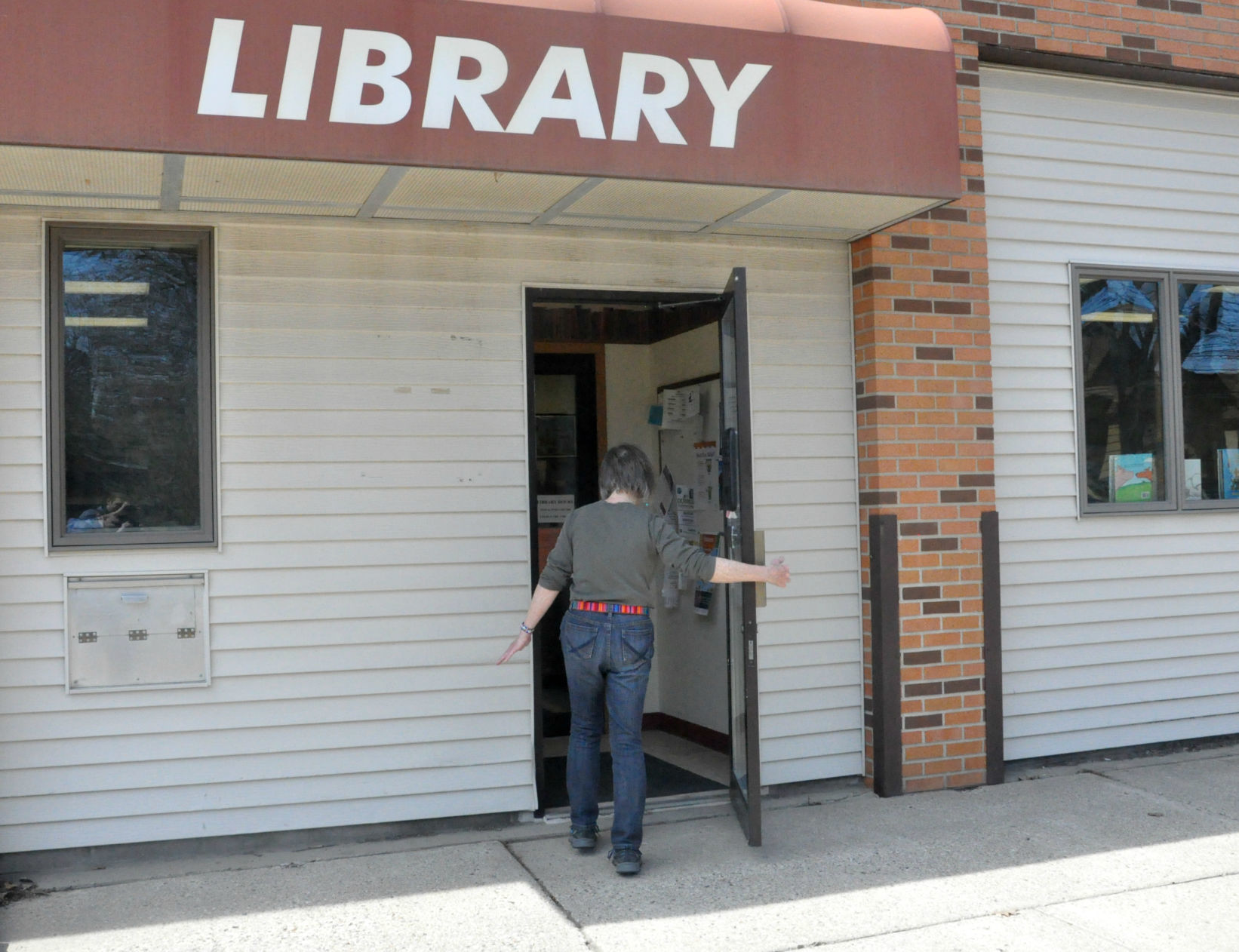 Le Center Library